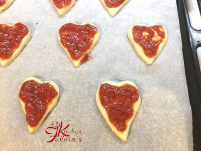 Pizzette per San Valentino con pasta madre