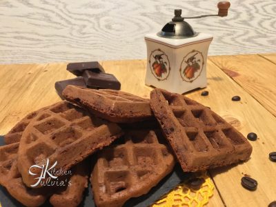 Waffle al cioccolato fondente e caffè