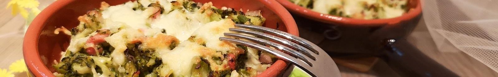 Broccoli al forno con pancetta affumicata e mozzarella la ricetta